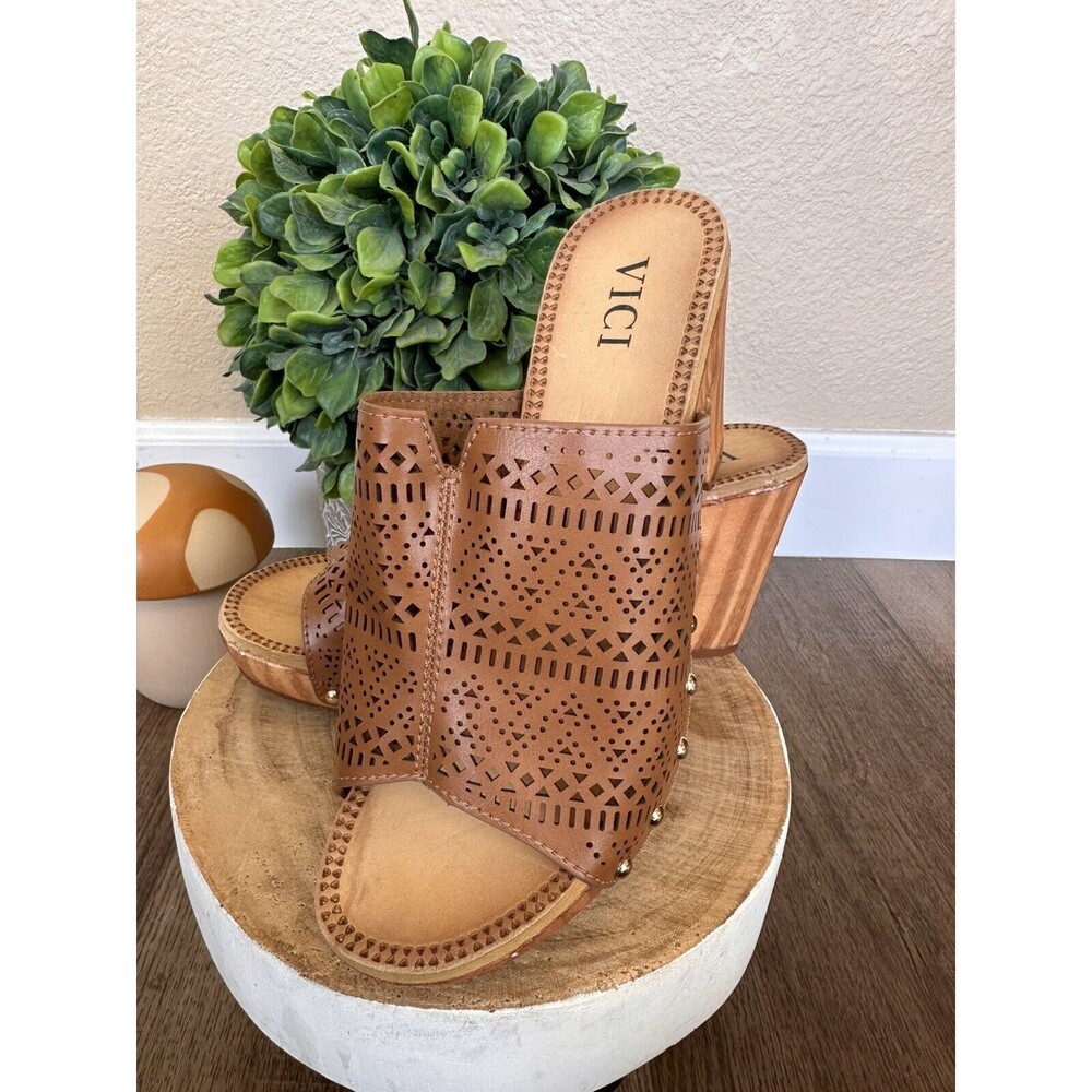 VICI Collection Diane Mules Sandals Platform Heels Cut Outs Studded Womens Sz 8